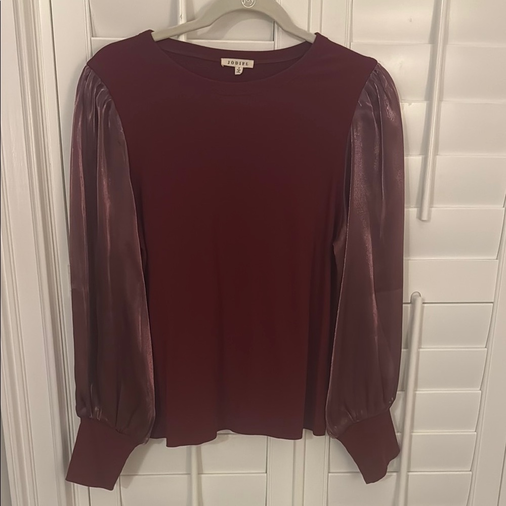 Bobeau Women's Burgundy Top with Satin Sleeves